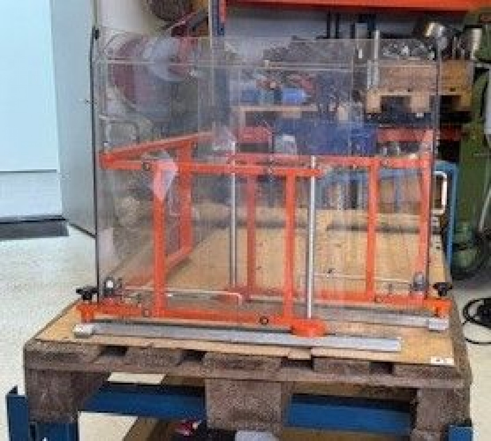 Sikkerheds afskærmning for manuel fræser 