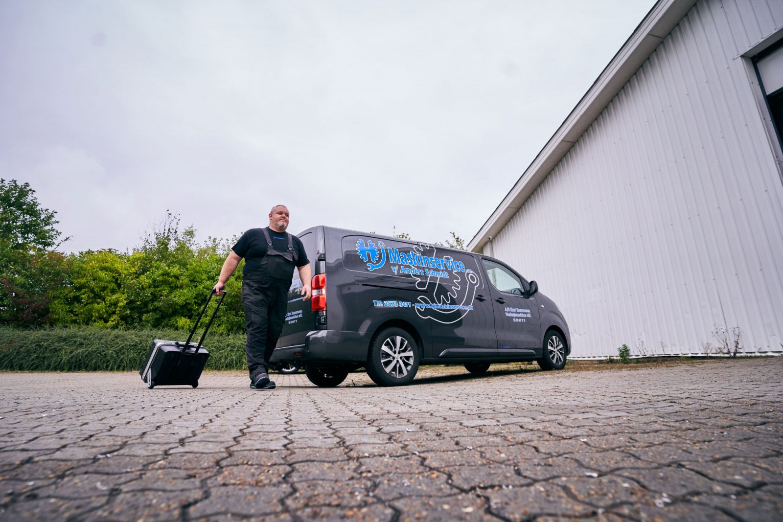 Én fast tekniker i hele landet