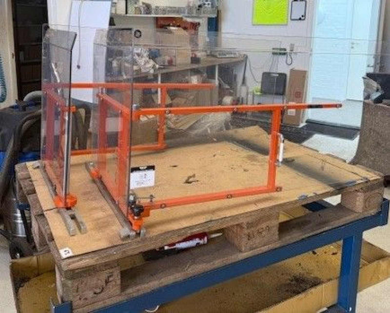 Sikkerheds afskærmning for manuel fræser 