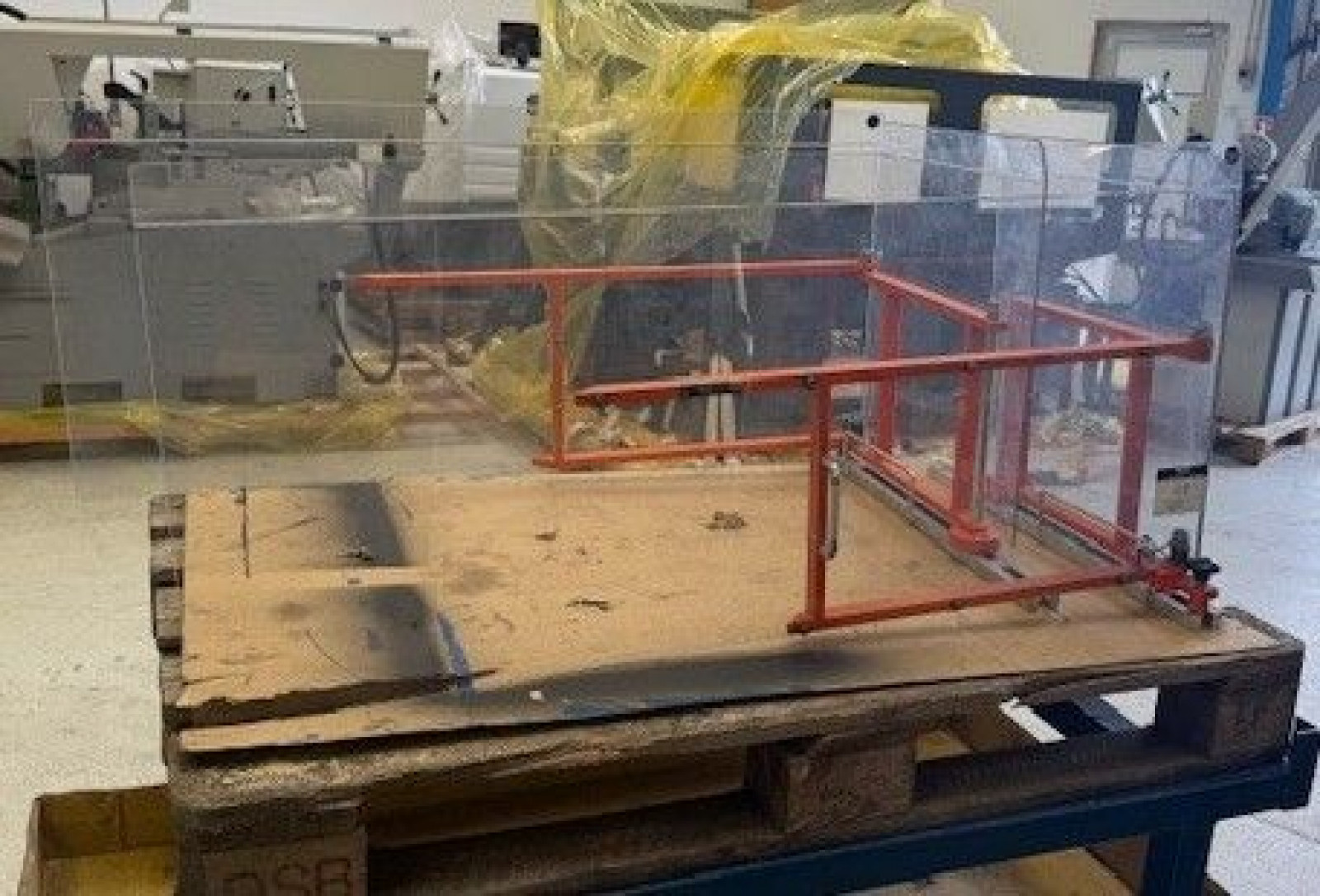 Sikkerheds afskærmning for manuel fræser 